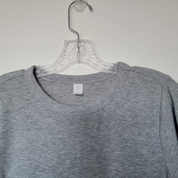 Old Navy Heather Gray Cropped Short Sleeve Tee - Picture 2 of 5